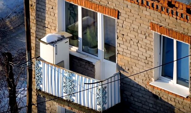 Холодильник на балконе зимой