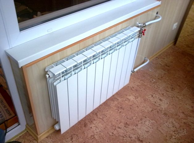 Радиатор в спальне из балкона