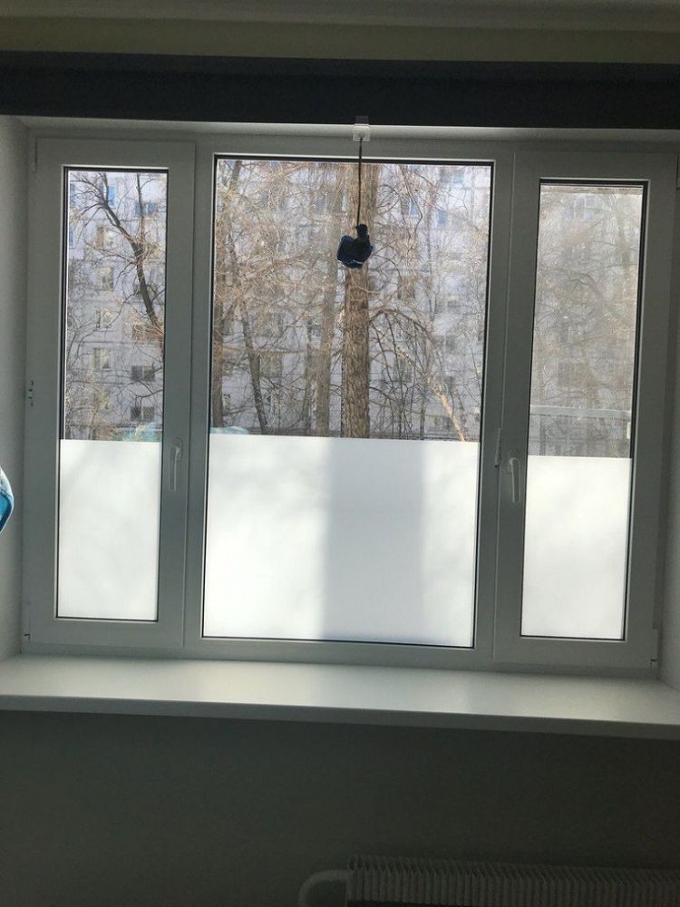 оклейка матовой пленкой окна наполовину